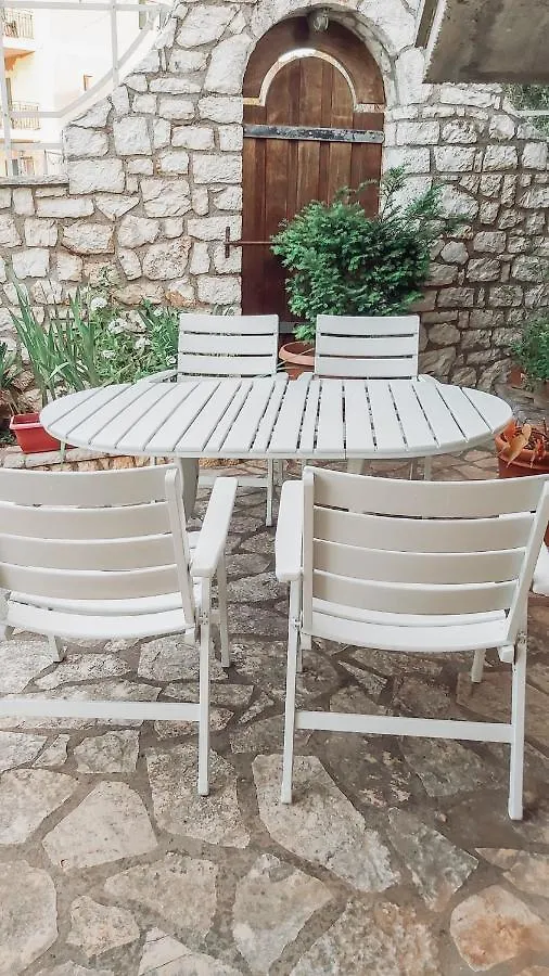 아파트 Agrilia Maison Razáta